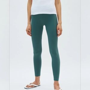 Kotn Form Leggings in Eucalyptus Green, Size Medium
